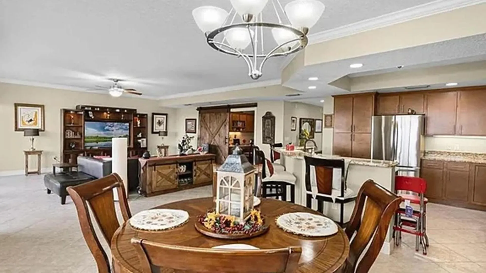 Spacious Lakefront In *
