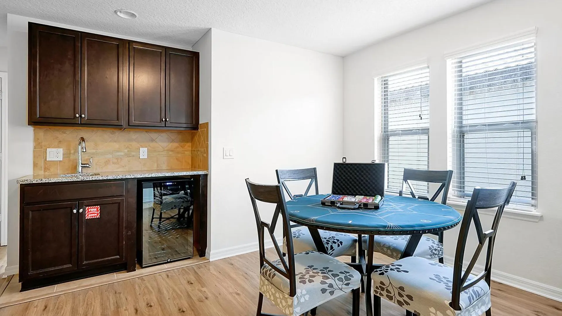 Дом отдыха Windsor At Westside: 9br Near W/ Pool & Game *
