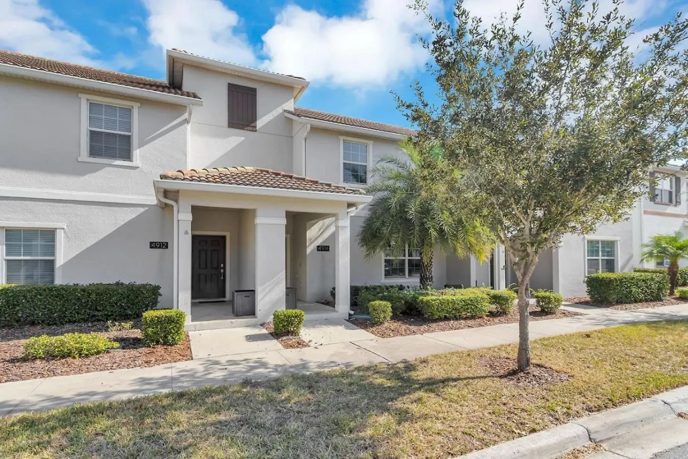 Amazing 4bdr With Pool Near - 4914 *