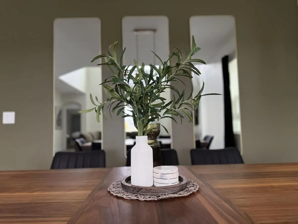 Serene Villa- Your Perfect Getaway Near The Fun בית נופש קיסימי