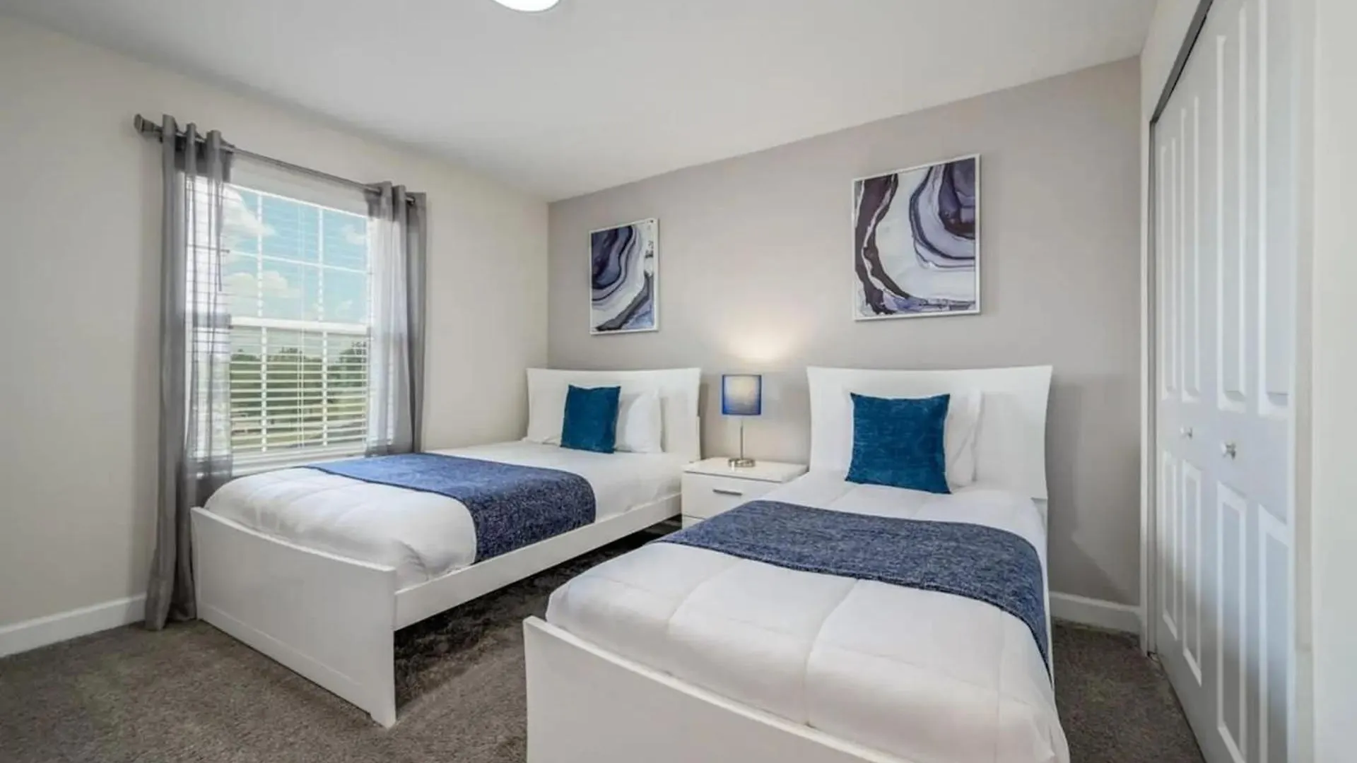 Stylish 4br Townhome W/ Pool Near Сasa de vacaciones