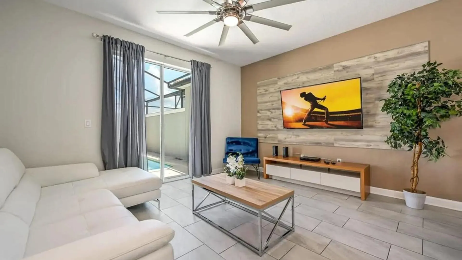 Stylish 4br Townhome W/ Pool Near *