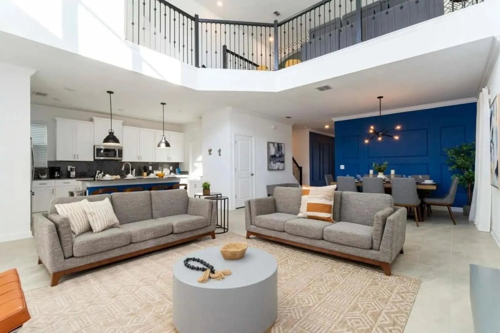 Semesterbostad 4350 Modern 5br W/ Pool & Themed Near