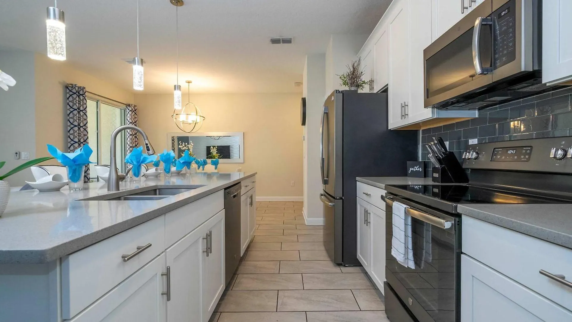 Stunning 5bd With Pool At Storey 5019 Hébergement de vacances *