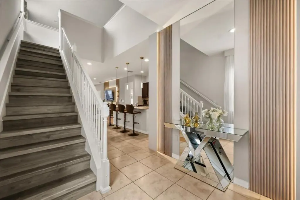 7 Bedrooms-5,5 Bathrooms-windsor Westside 1897nc