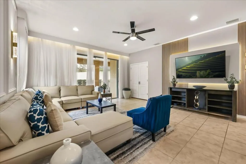 7 Bedrooms-5,5 Bathrooms-windsor Westside 1897nc