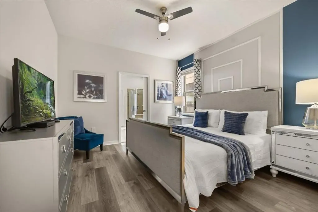 7 Bedrooms-5,5 Bathrooms-windsor Westside 1897nc *