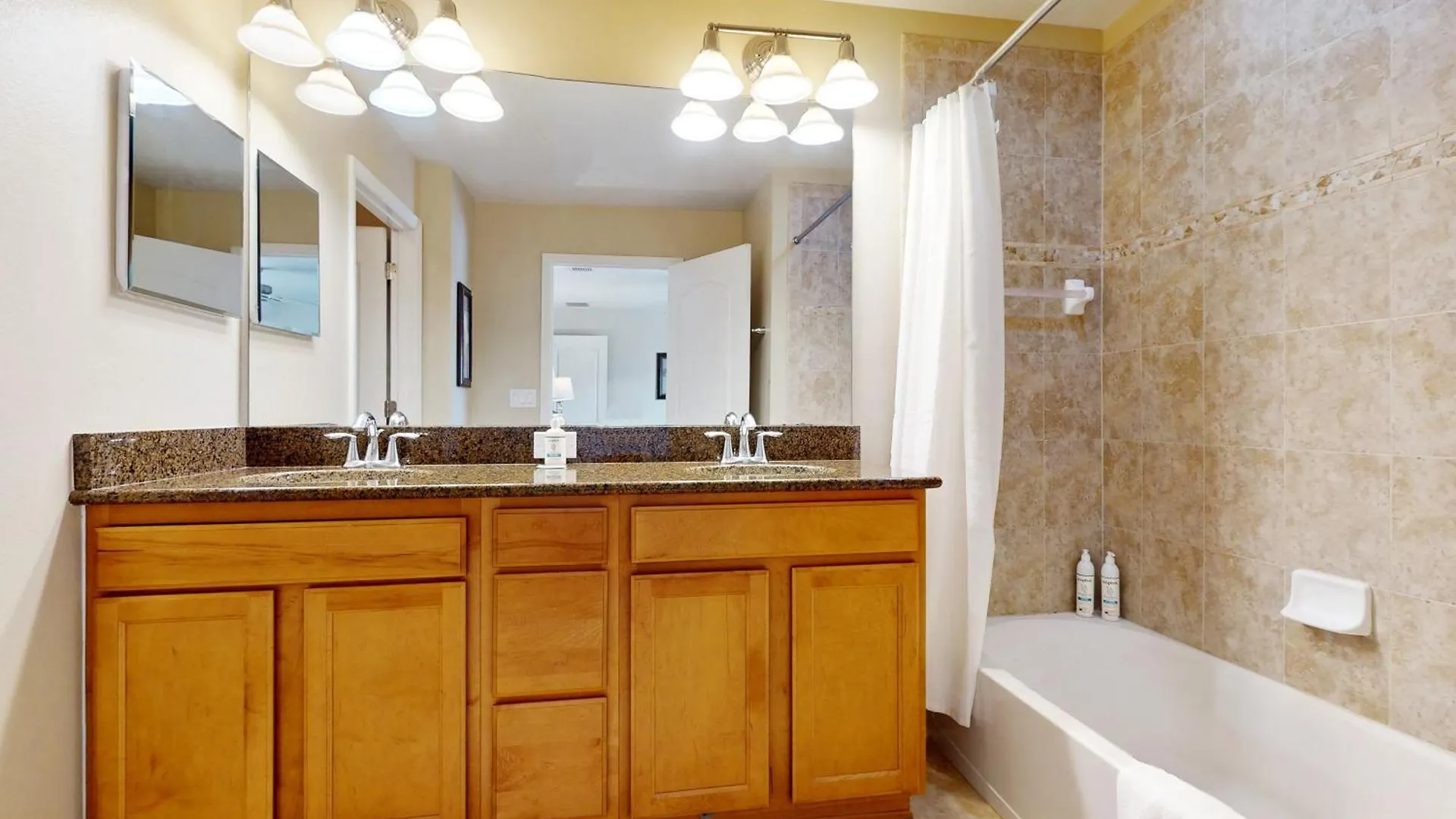 4 Bed 3 Bath Vacation In Holiday home Kissimmee