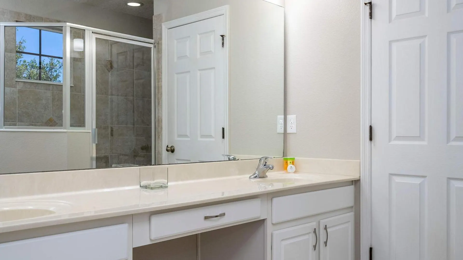 4br Lakefront - Themed - Pool & Bbq! Holiday home Kissimmee