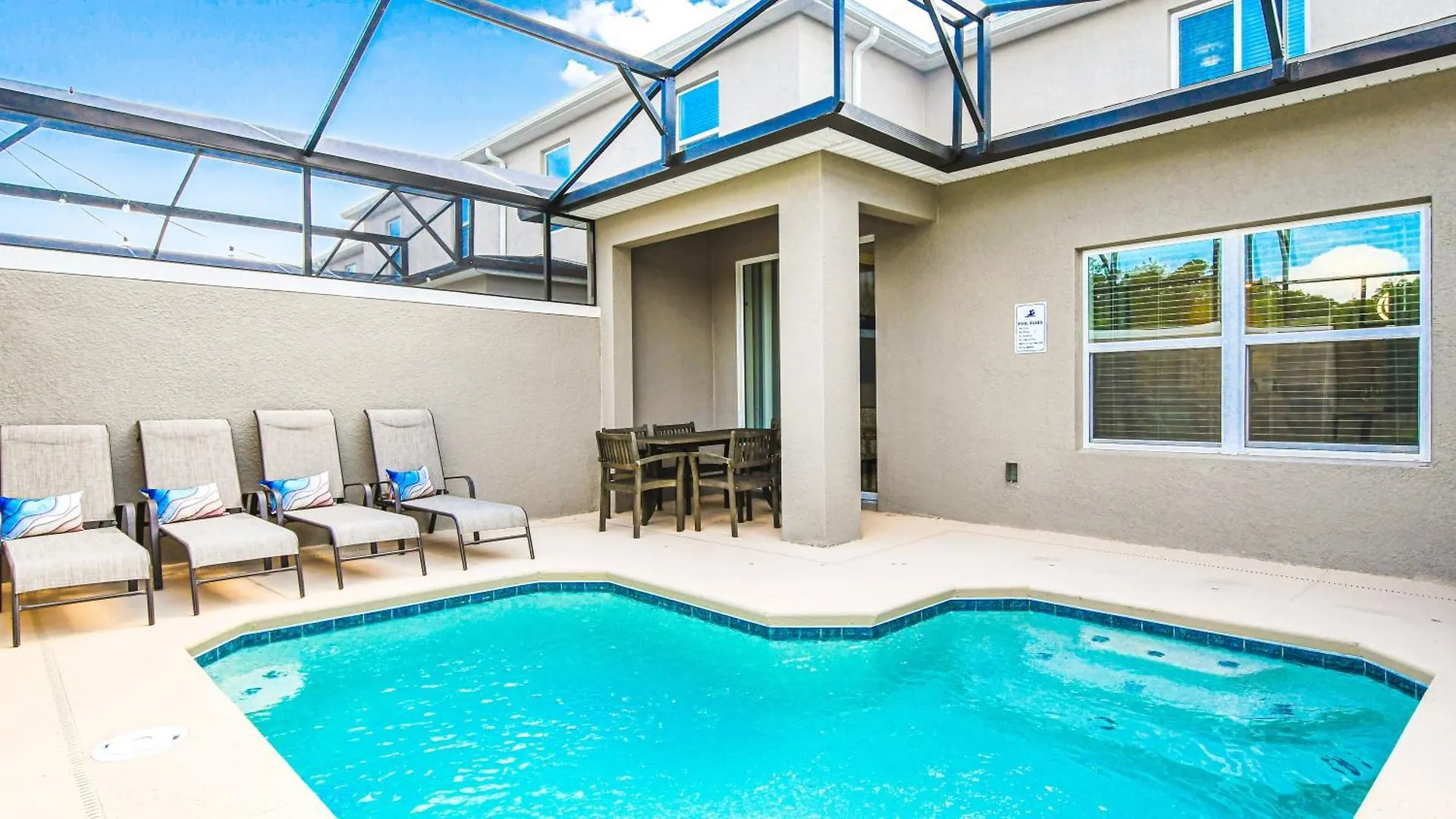 度假居 Storey 5br Family Townhome W Pool Near