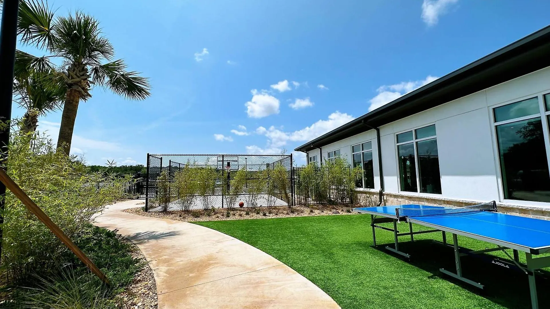 度假居 Storey 5br Family Townhome W Pool Near *