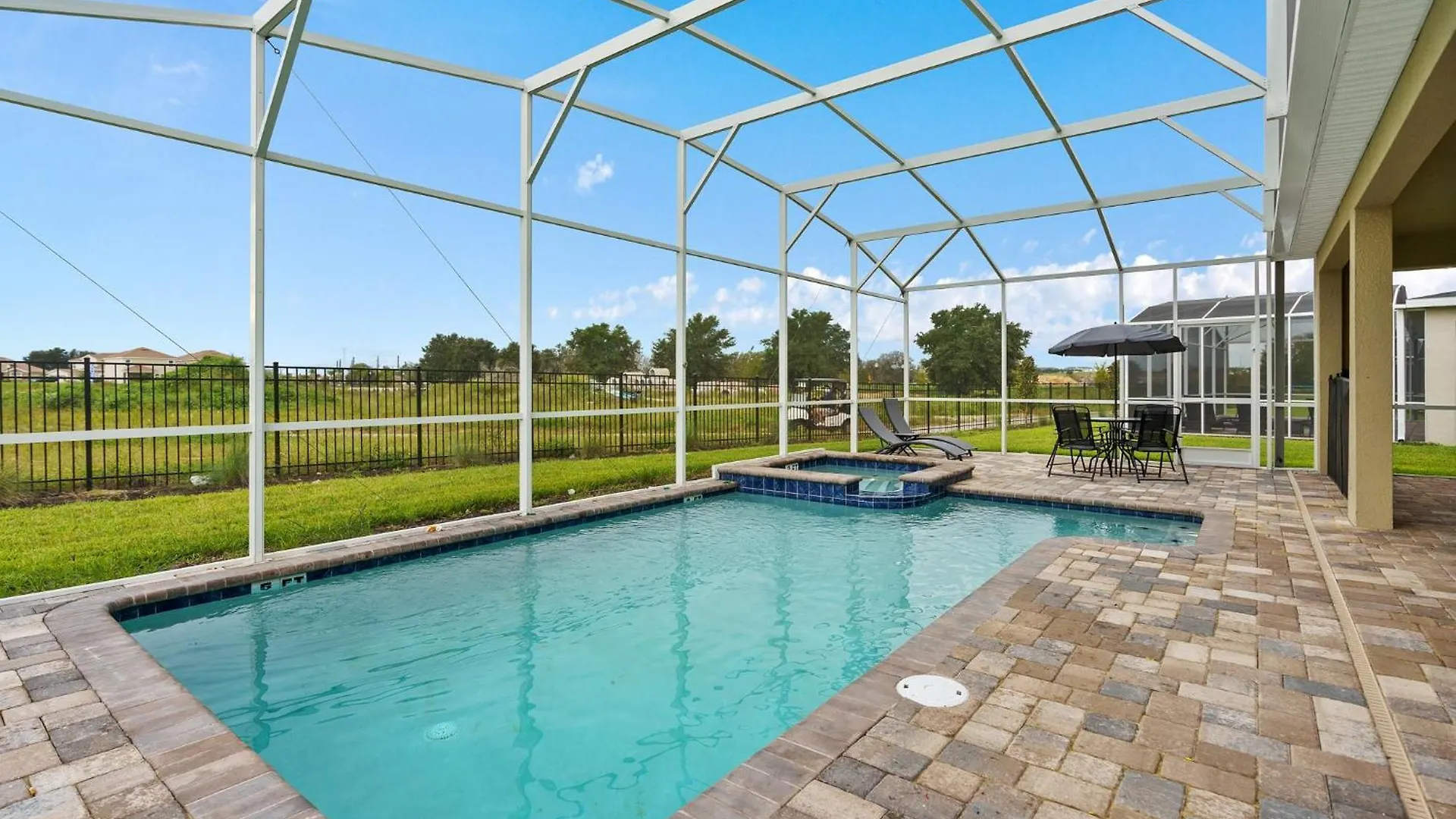 Opulent Stay: Pool, Spa, 10 Mi Away Kissimmee