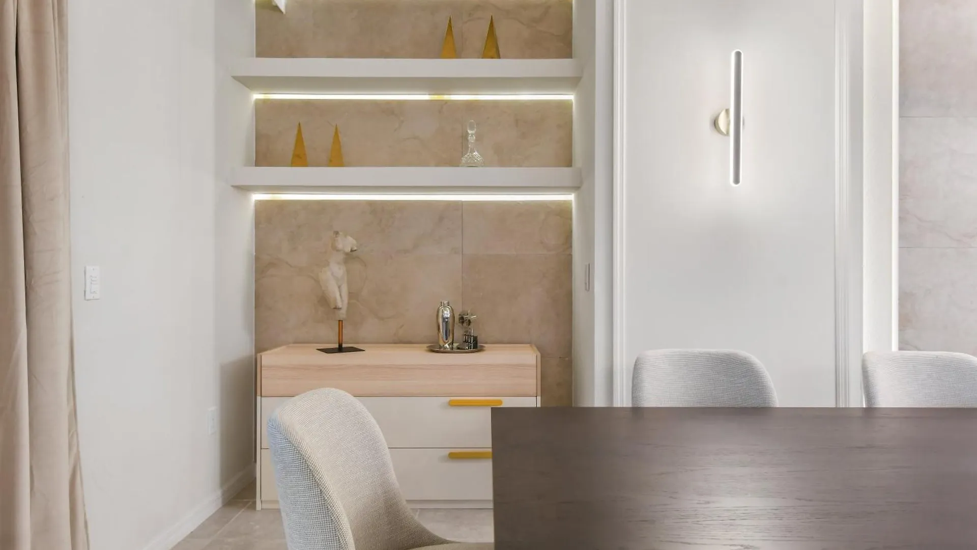 Luxurious With Resort-style Amenities