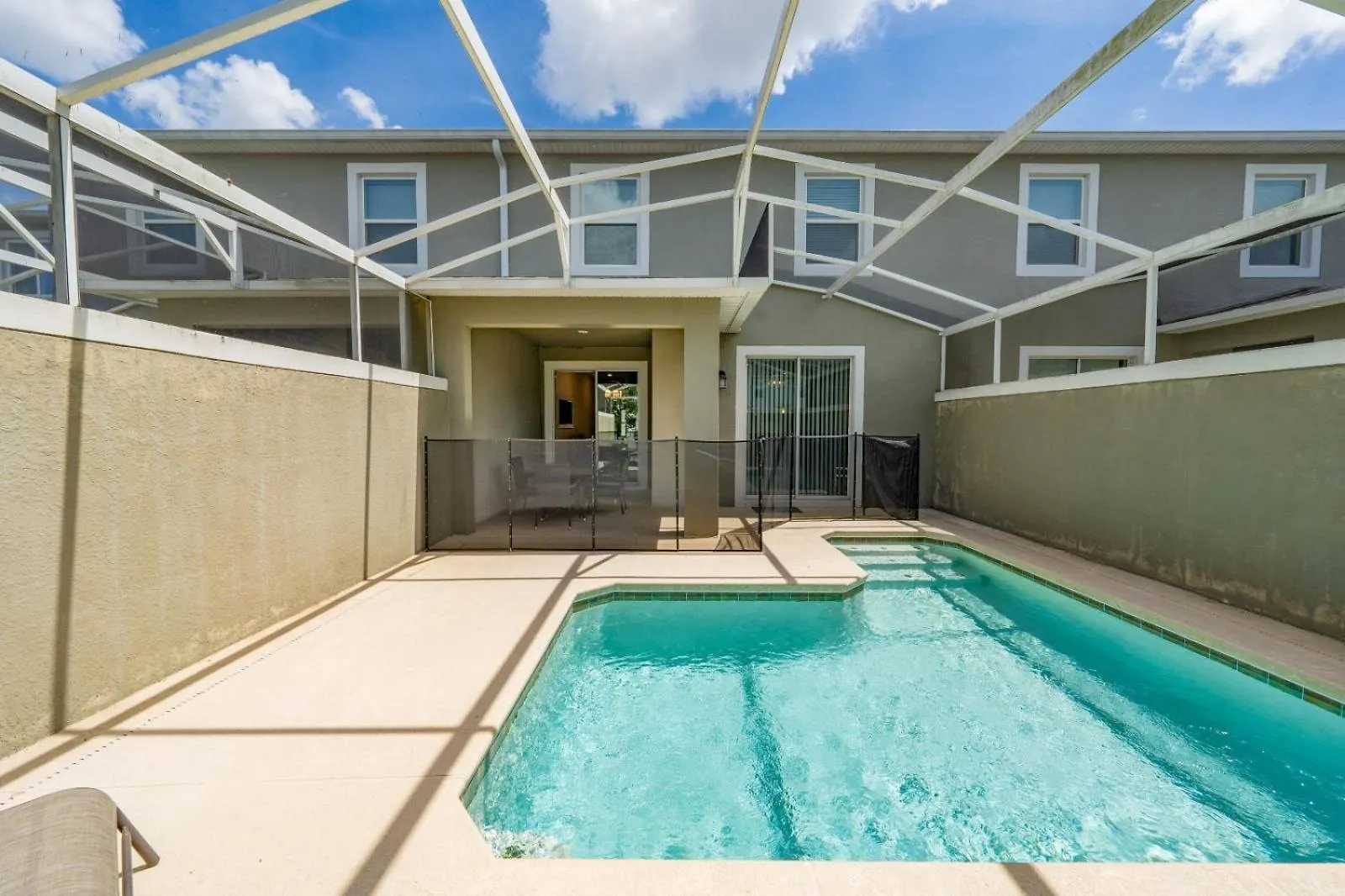 Spacious 4br Townhome Private Pool & Access 114 * Kissimmee