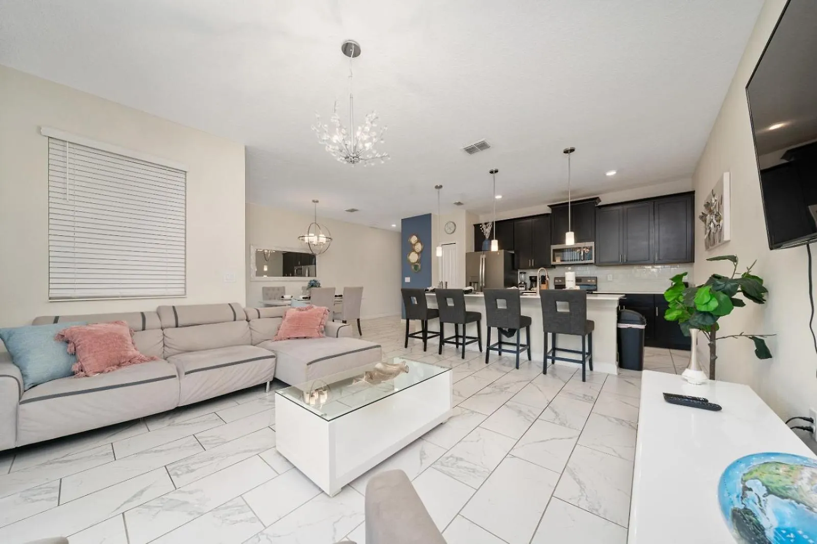 Tatil Evi Spacious 4br Townhome Private Pool & Access 114