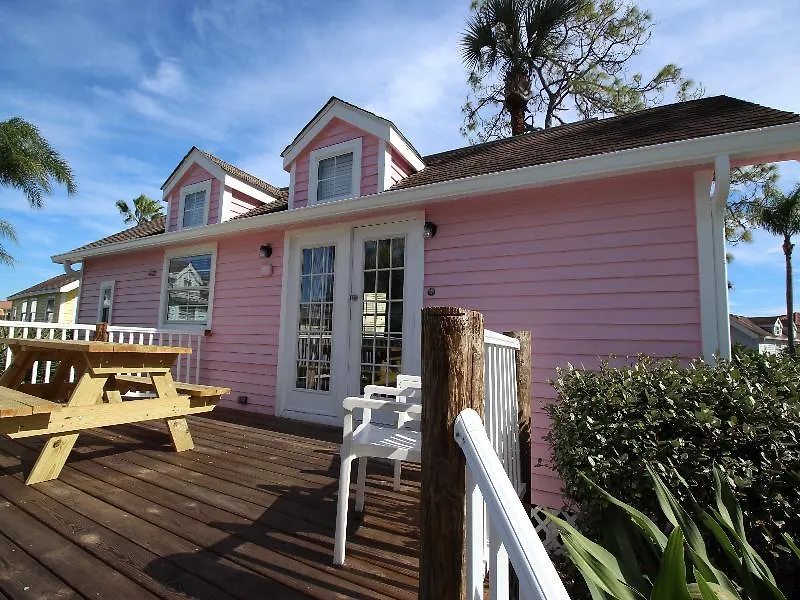 Lodge Tropical Palms &