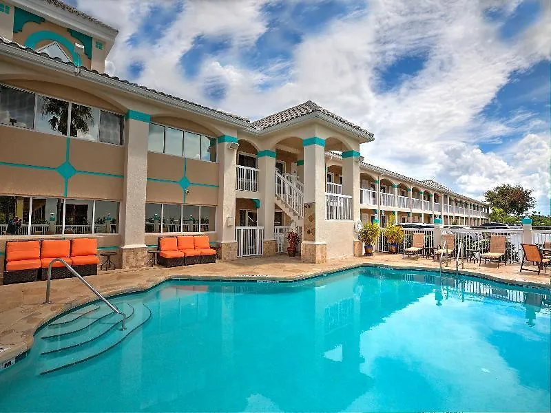 Quality Clermont West Hotel 2*