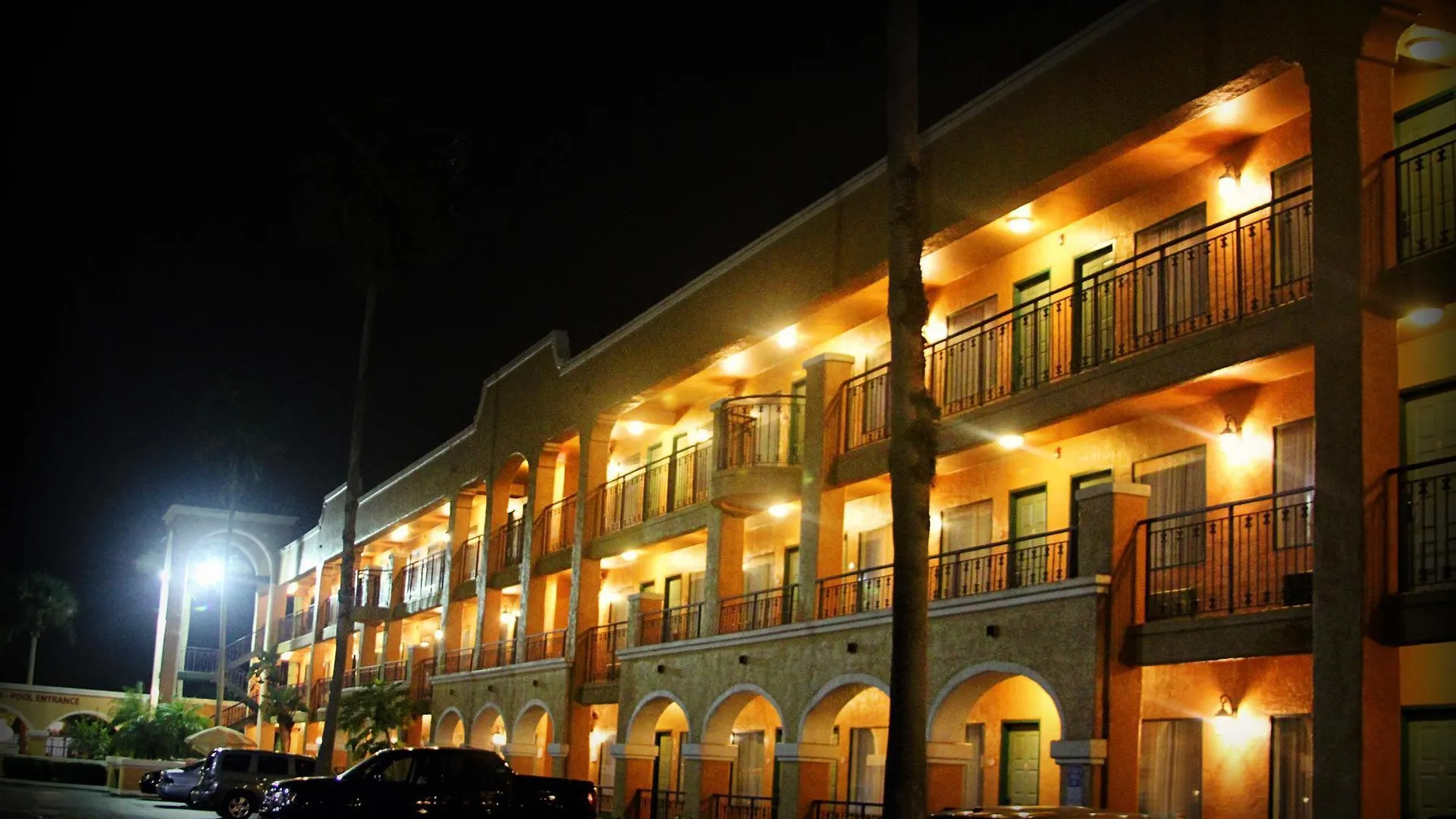 Ramada By Wyndham Downtown Hotel Kissimmee