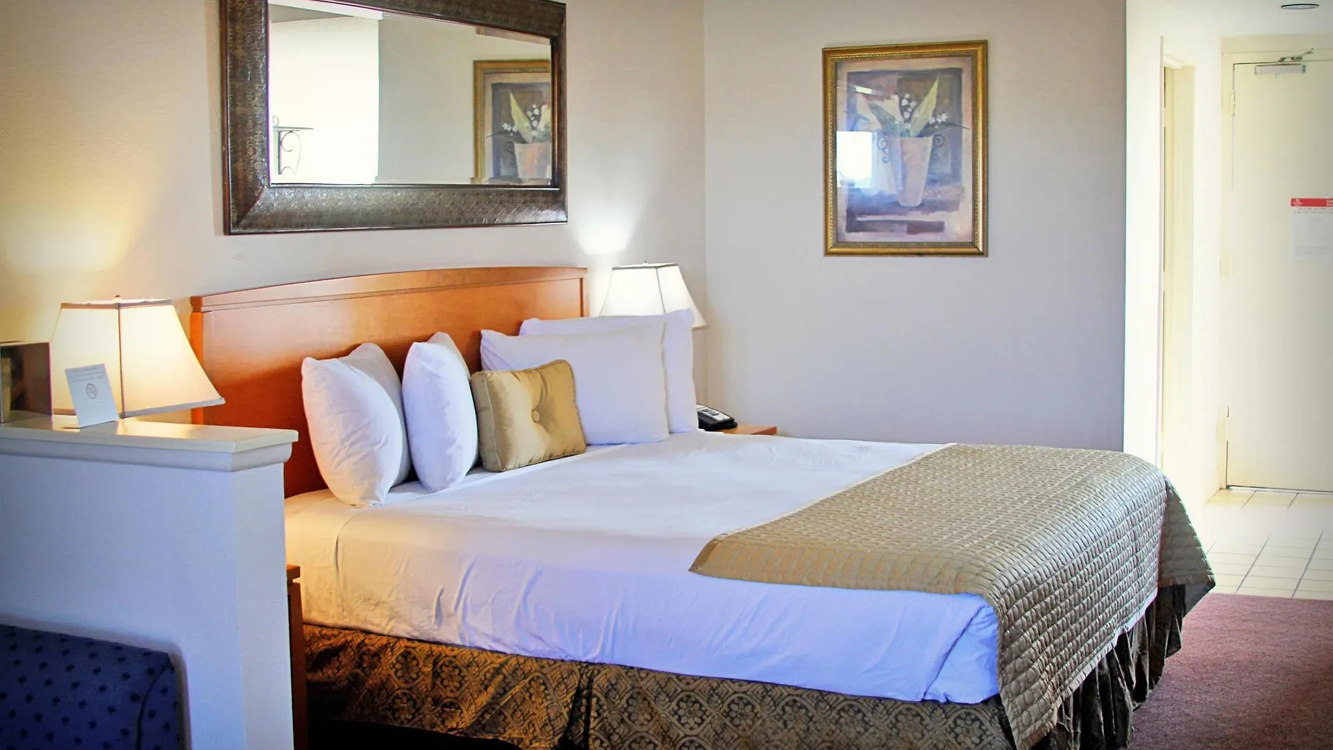 Ramada By Wyndham Downtown Hotel 3*