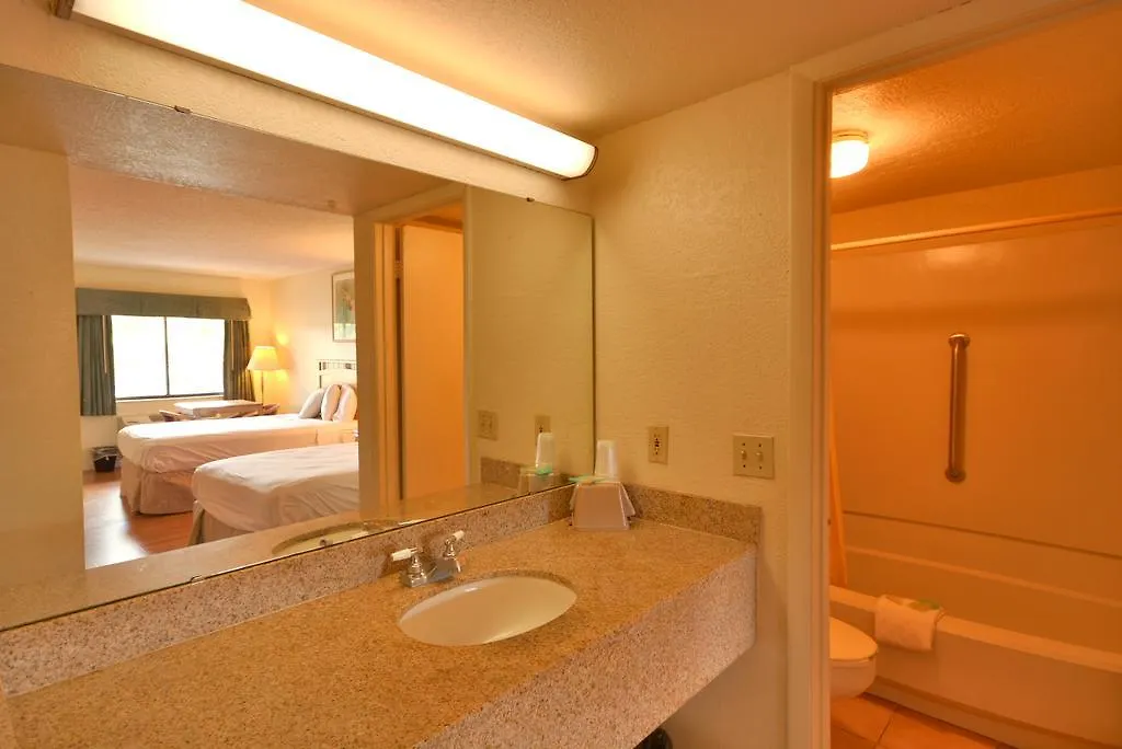 Country Hearth Inn-