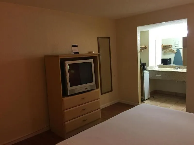 Country Hearth Inn- 基西米