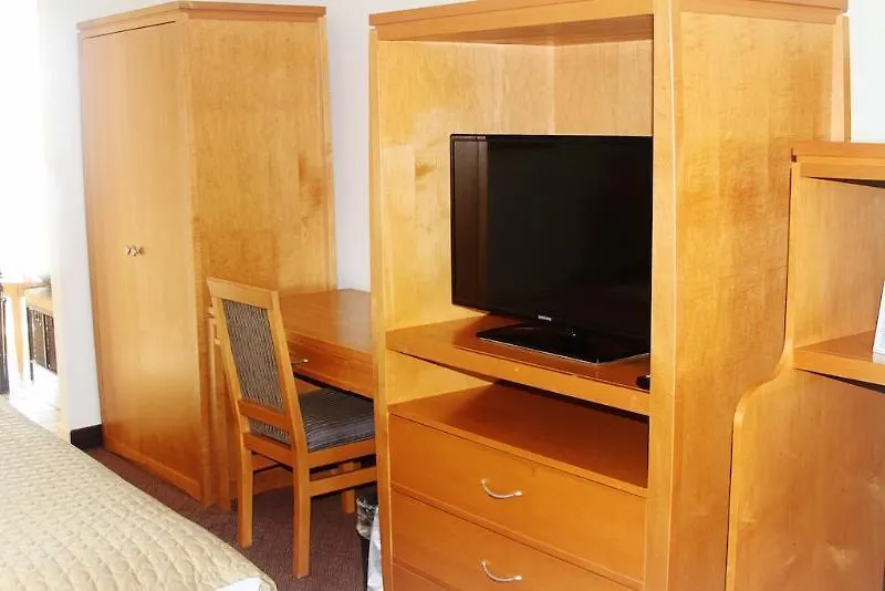 Hotel Ramada By Wyndham Downtown 3*