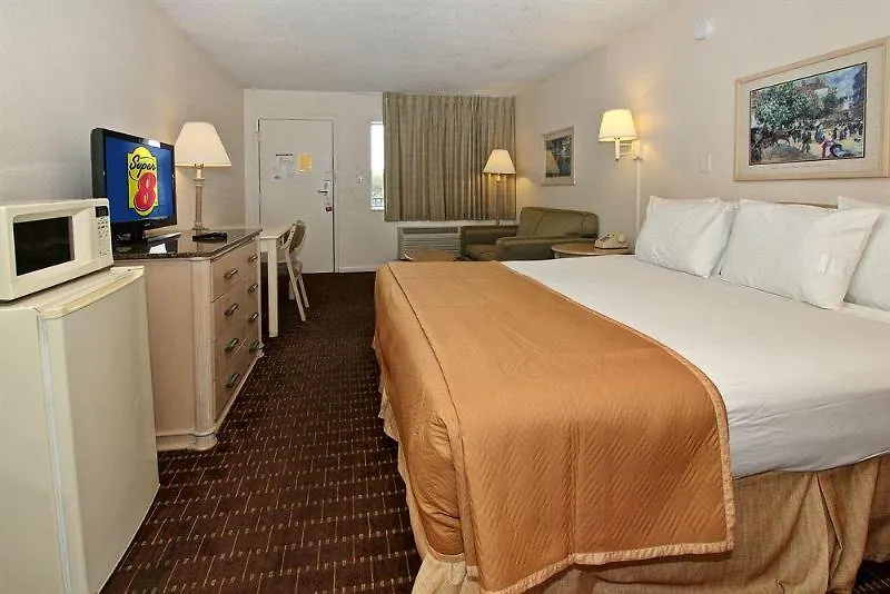 Super 8 By Wyndham Kissimmee/maingate/orlando Area