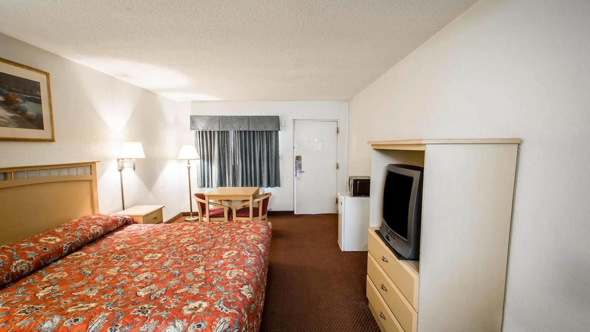 Country Hearth Inn- 2*