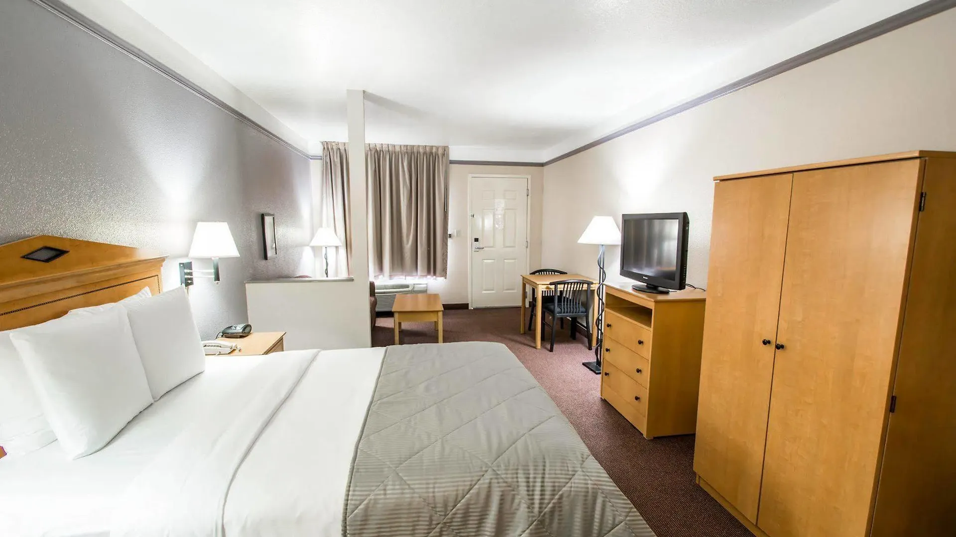 Maingate Garden Hotel 3*