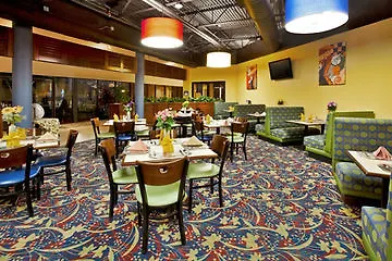 Main Gate East Hotel 3*