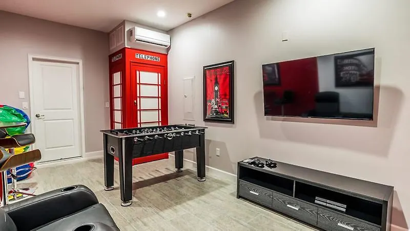 4710 Kings Castle Circle Six Bedroom Villa *