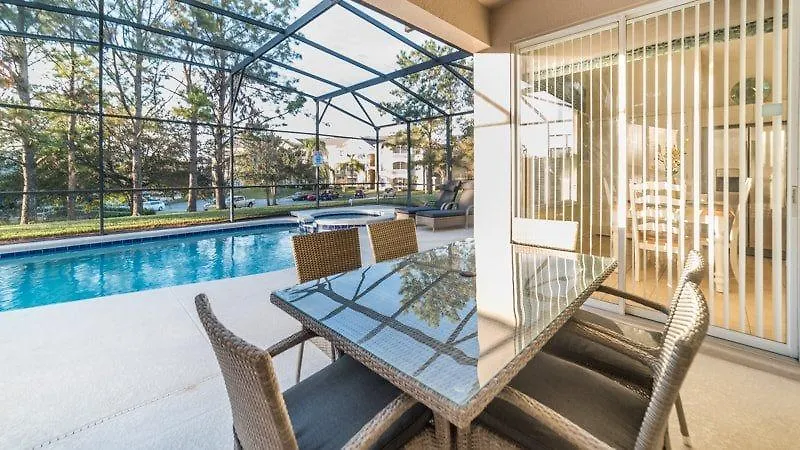 Stunning 4 Bedroom Pool Located In Windsor Palms