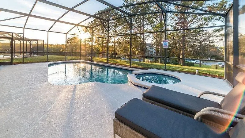 Stunning 4 Bedroom Pool Located In Windsor Palms *