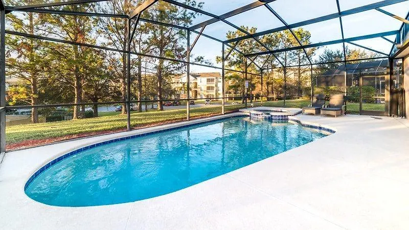 Stunning 4 Bedroom Pool Located In Windsor Palms