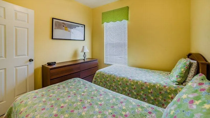 Lovely 4 Bedroom 3 Bath Pool In Gated