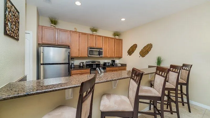 4 Bedroom 3 Bath Town With Pool In Paradise Palms Сasa de vacaciones