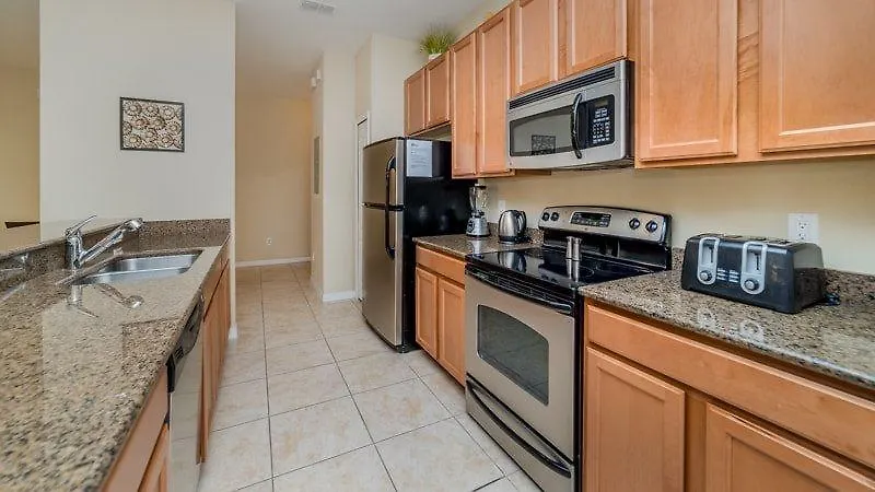 4 Bedroom 3 Bath Town With Pool In Paradise Palms Orlando
