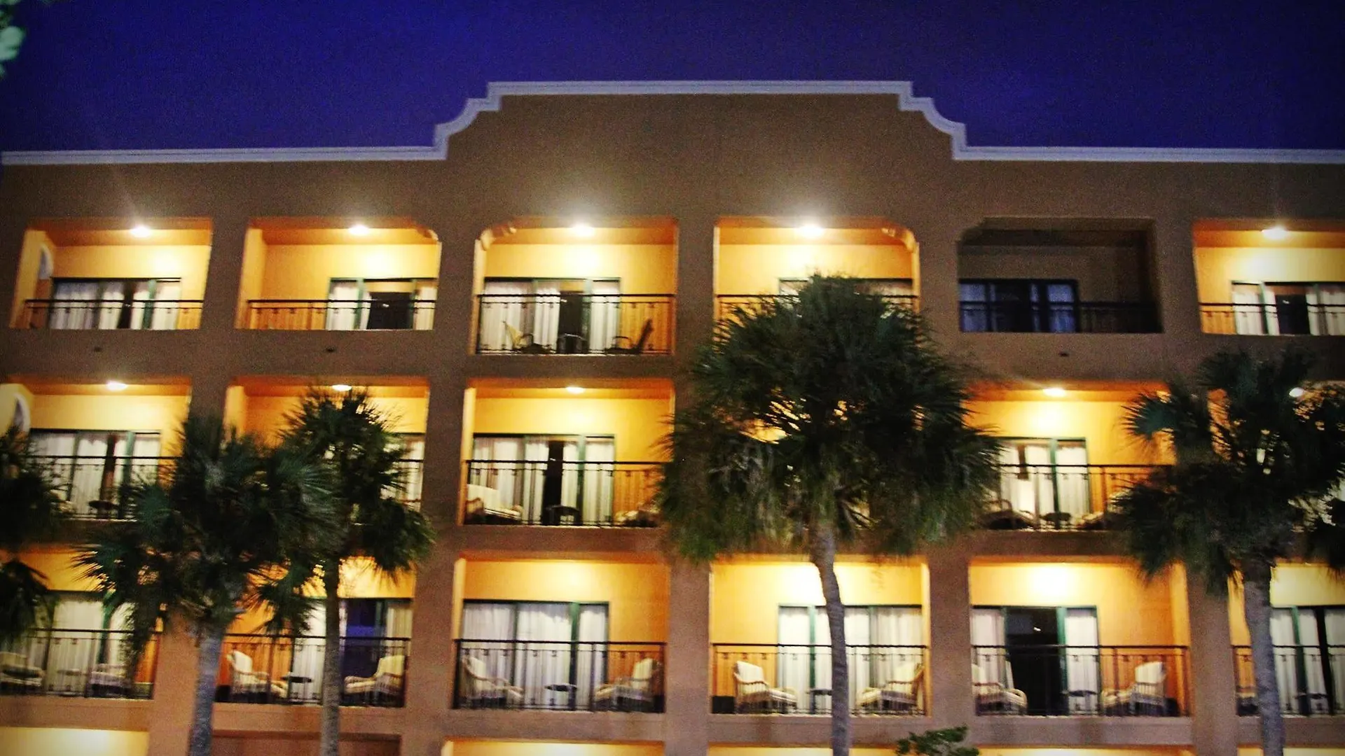 Ramada By Wyndham Downtown 3*
