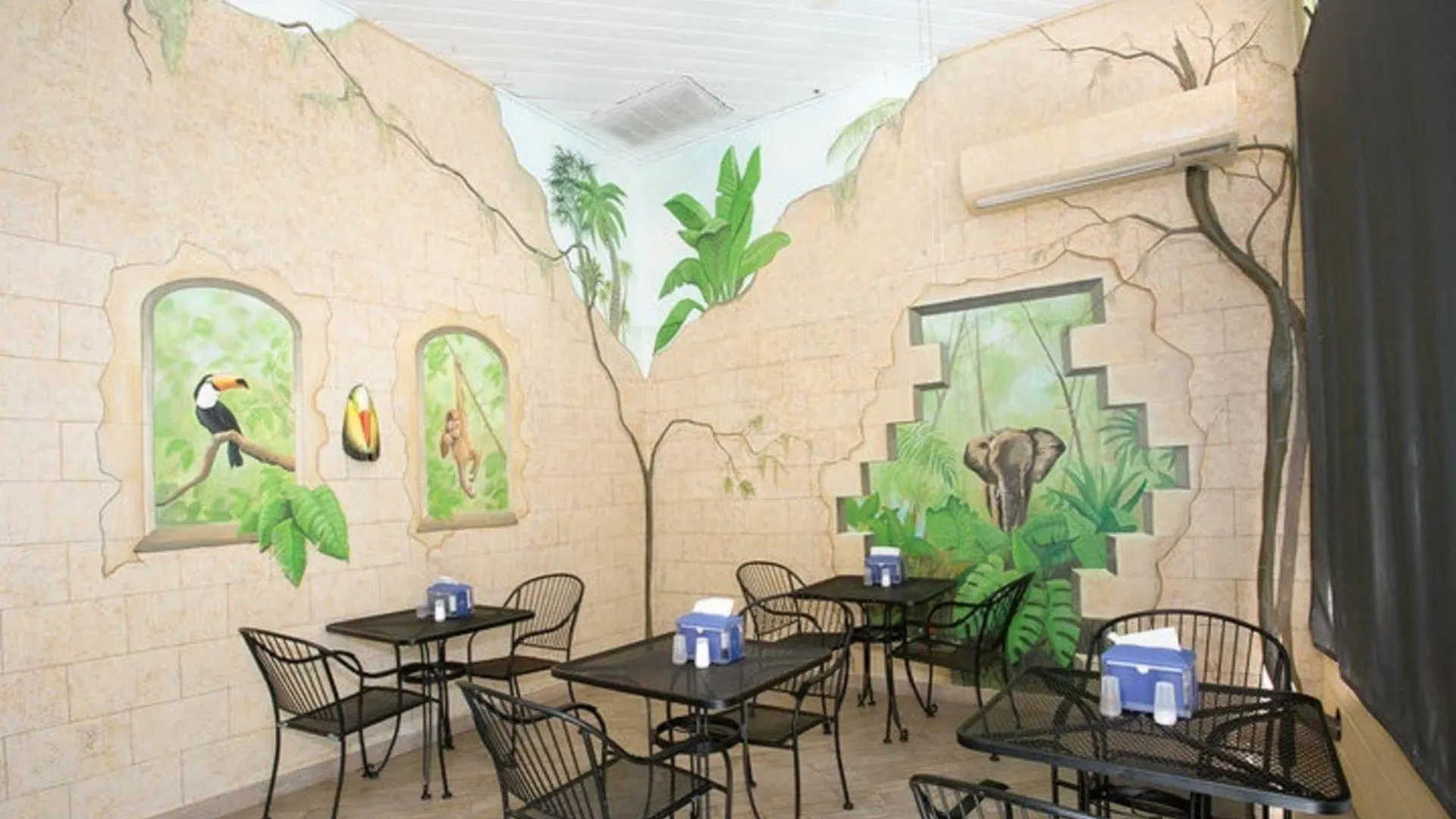Tropical Palms & Lodge