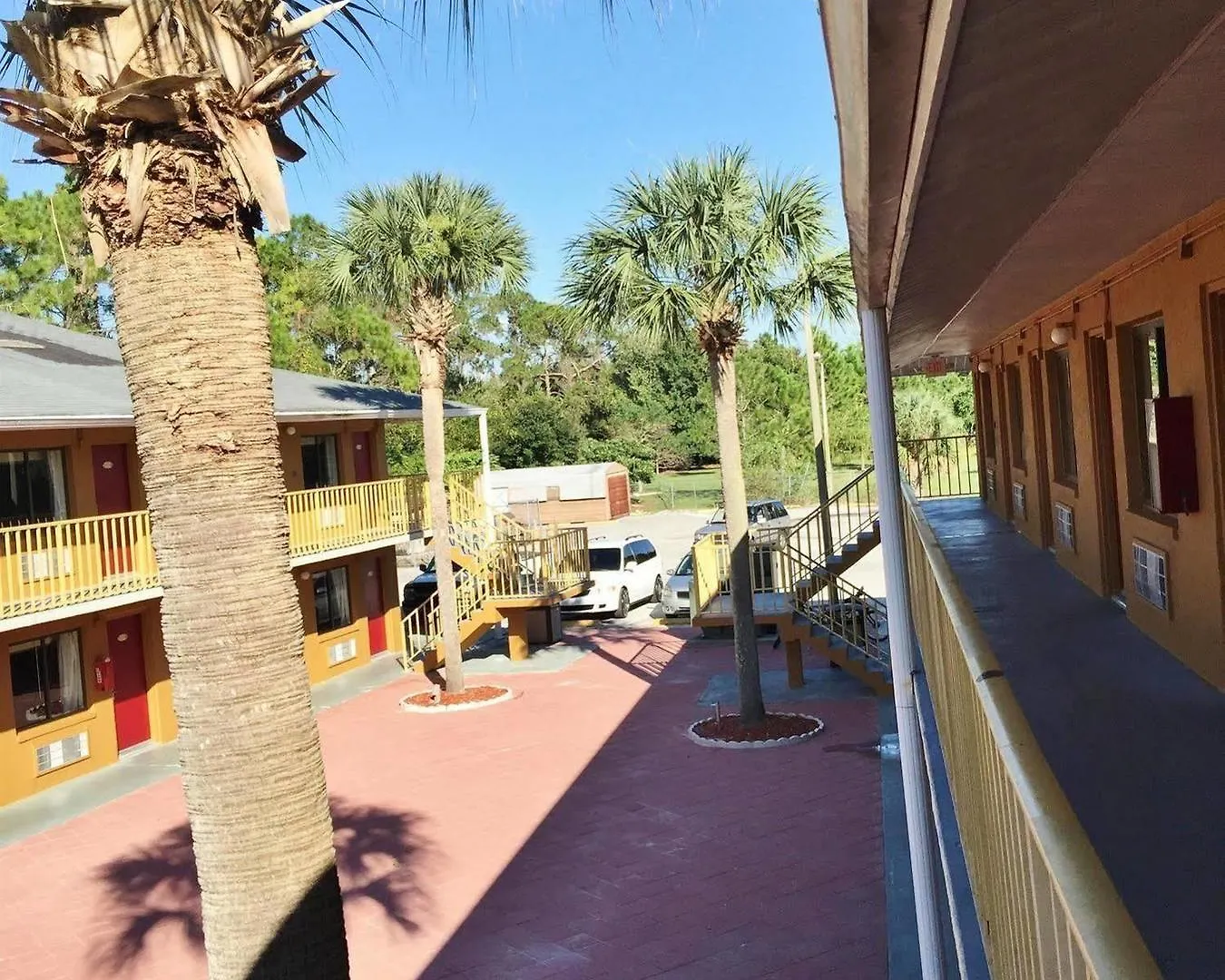 Country Hearth Inn- 2*
