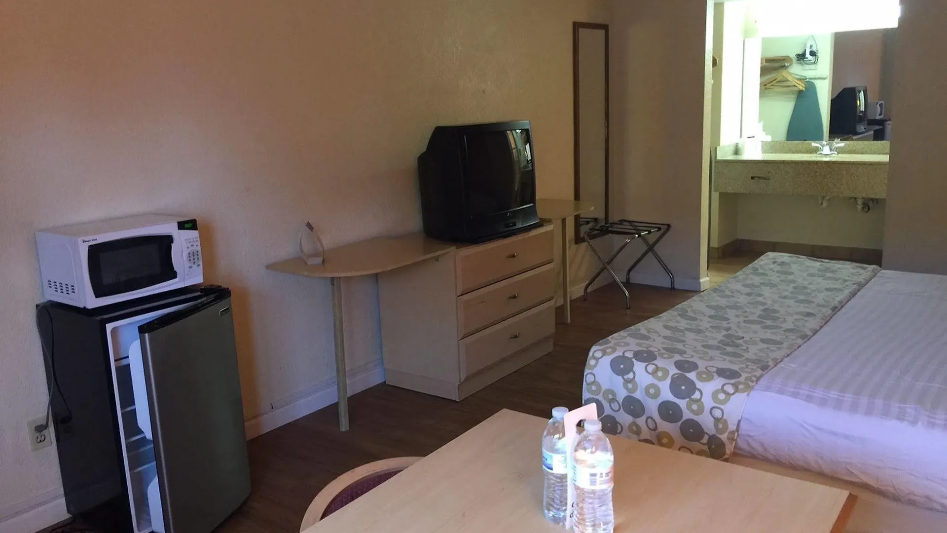 Country Hearth Inn- 汽车旅馆 基西米