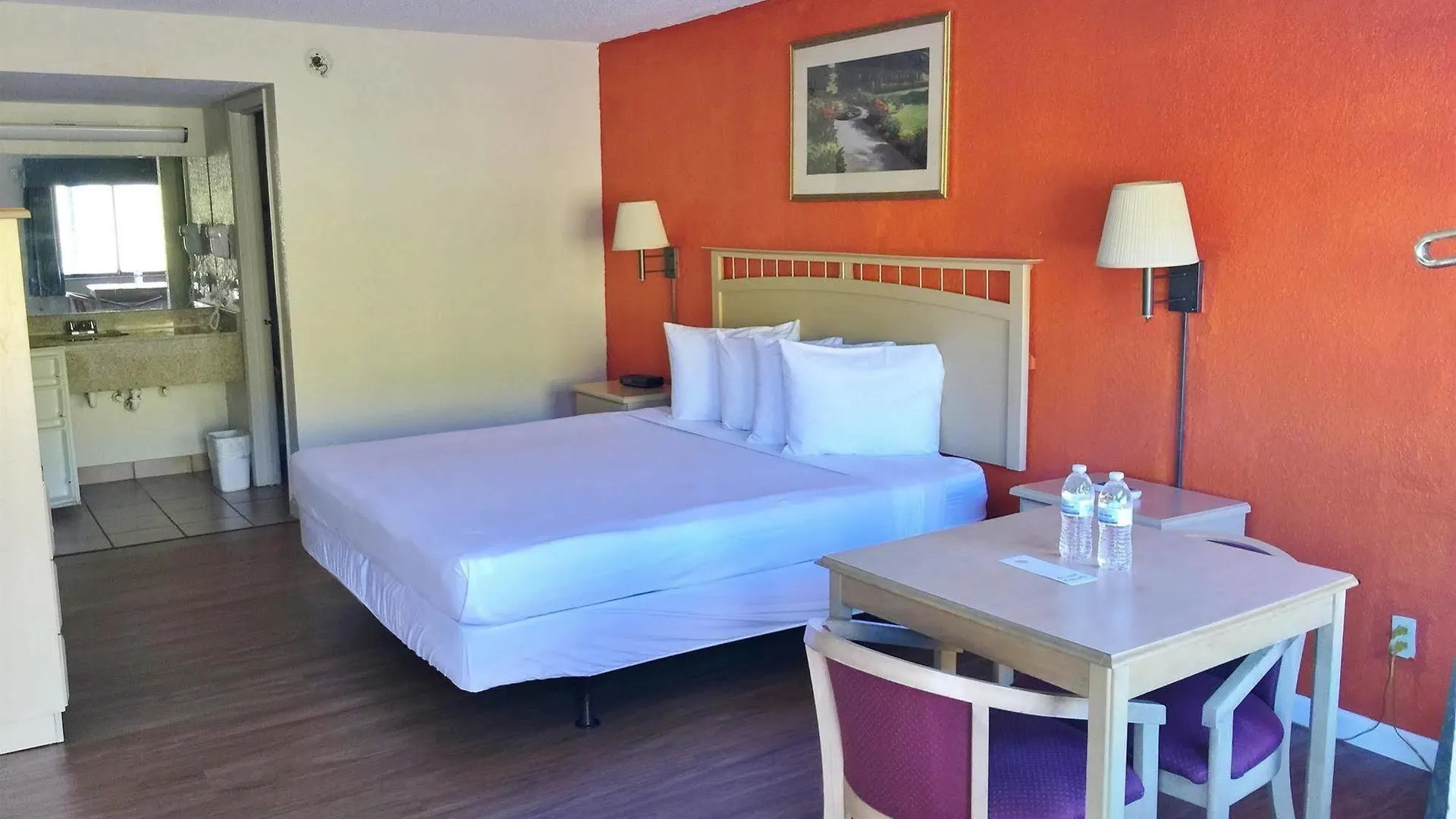 Country Hearth Inn- 汽车旅馆