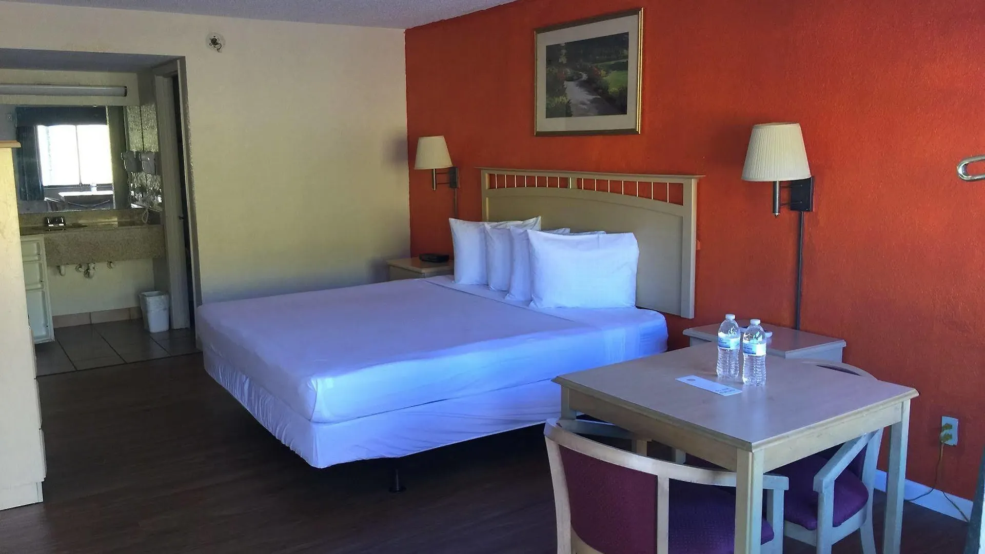 Country Hearth Inn- 基西米