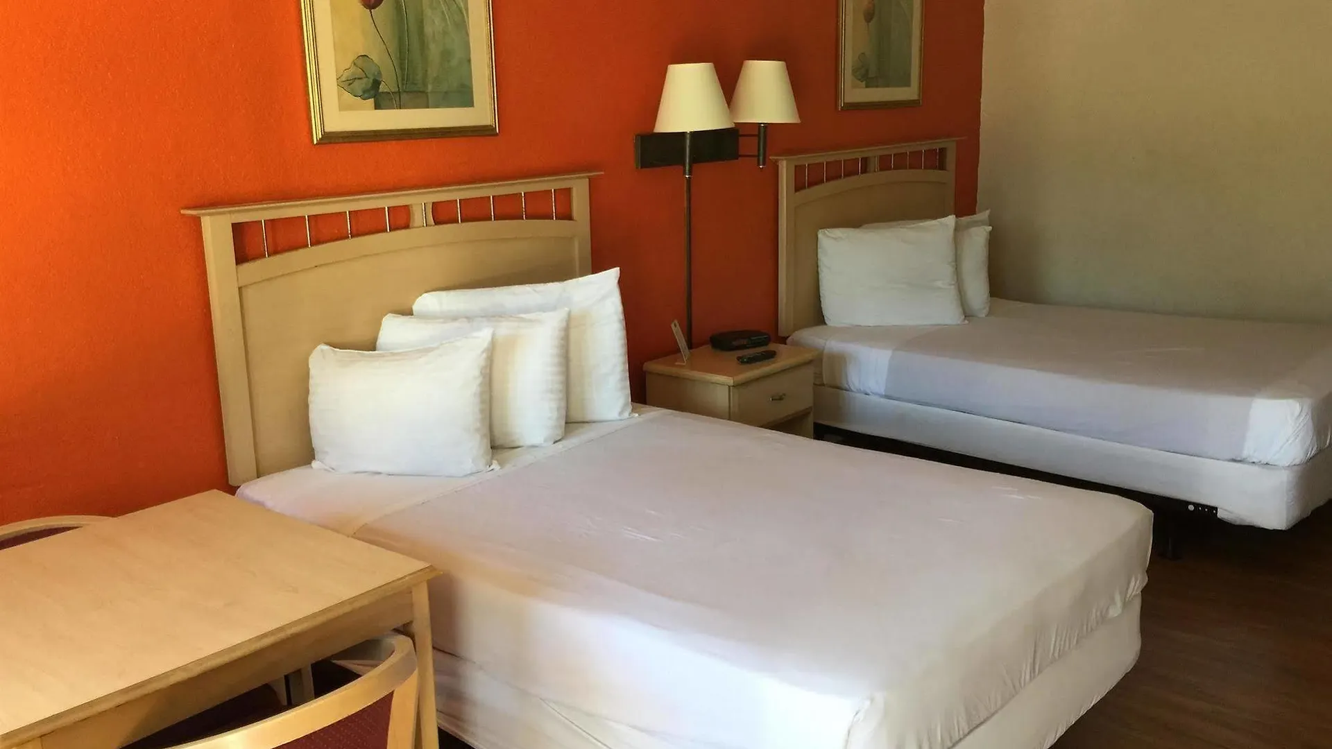 Country Hearth Inn- 汽车旅馆