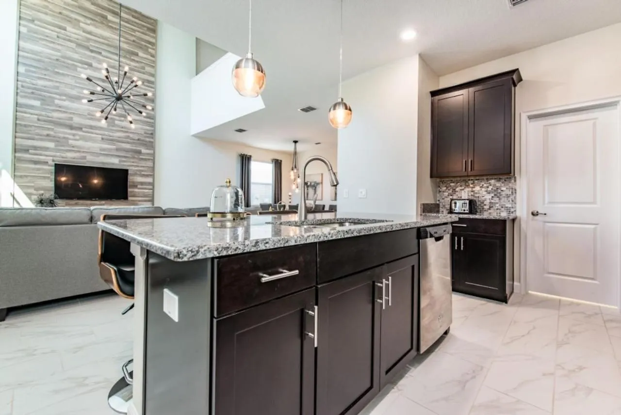 Tantalizing 5 Bedroom 5 Bathroom In Storey * Orlando