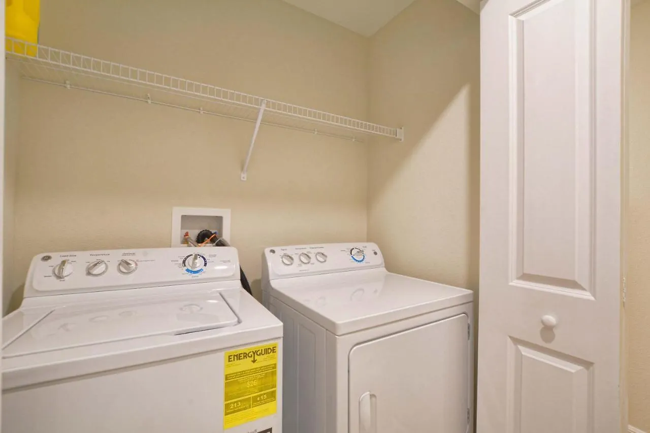 Storey Lake-4 Bedroom Townhome W/splashpool-1618st