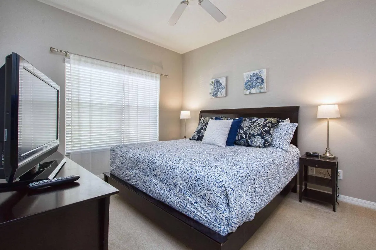 Bright Cheery Decor, Townhome W-spashpool-3015pp