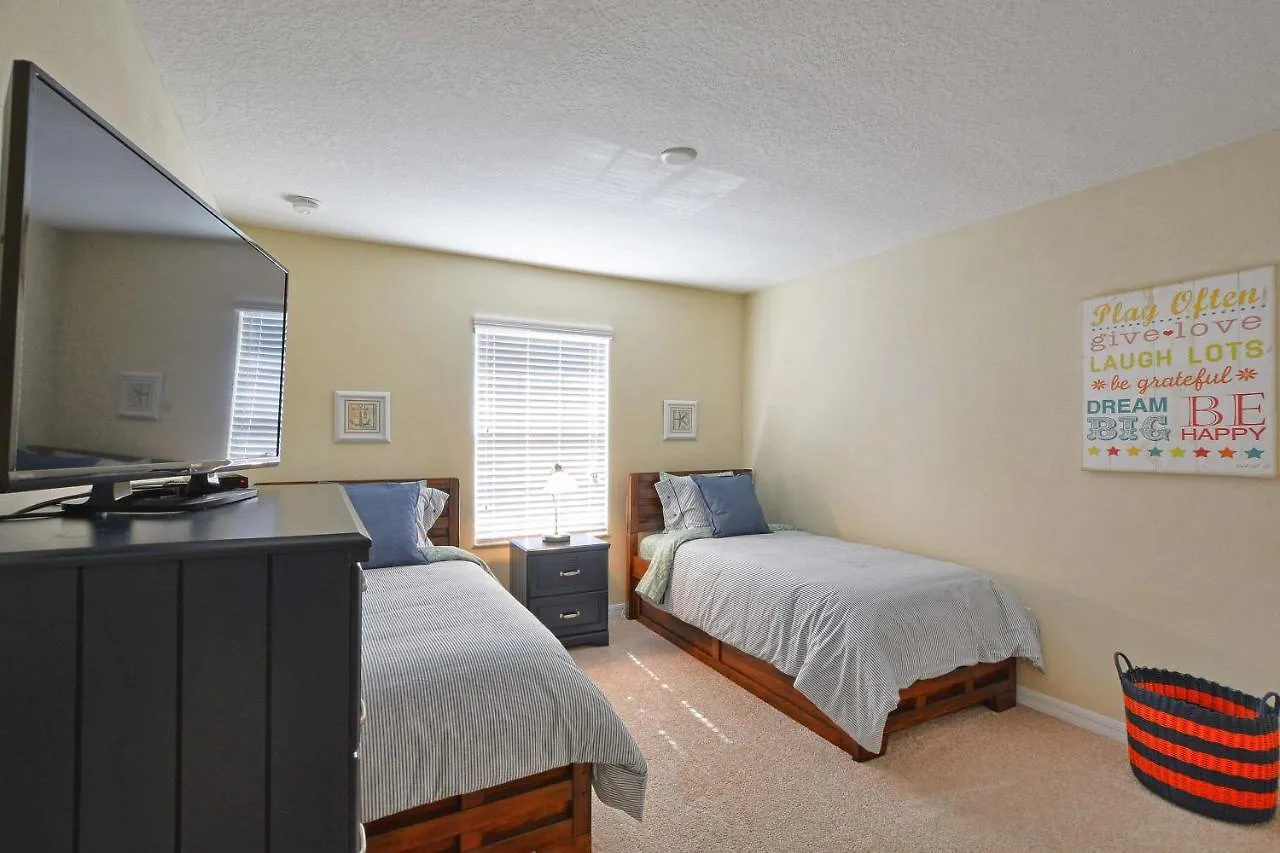 Storey Lake-4 Bedroom Townhome W/splashpool-1610st Holiday home *