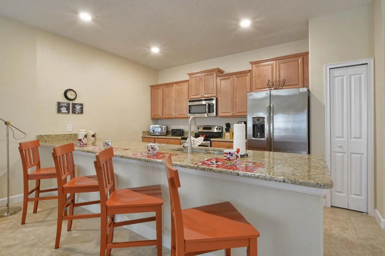Storey Lake-4 Bedroom Townhome W/splashpool-1610st Holiday home