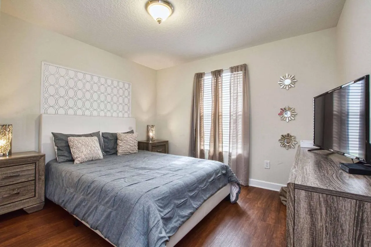 Ferienhaus Storey Lake- 6 Bedroom Pool Home-1657st